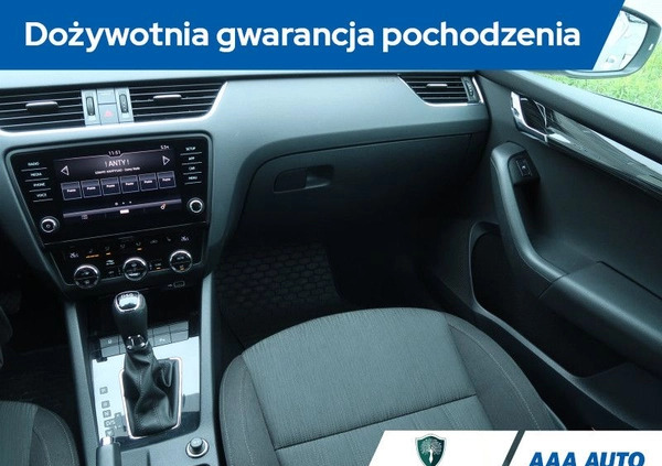 Skoda Octavia cena 72000 przebieg: 110208, rok produkcji 2018 z Łazy małe 277